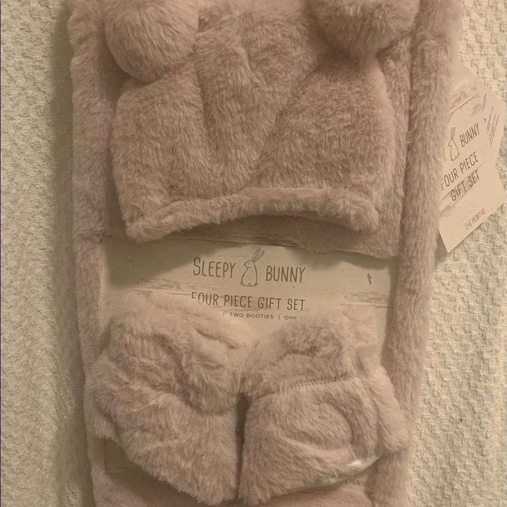 Sleepy Bunny 4 piece set